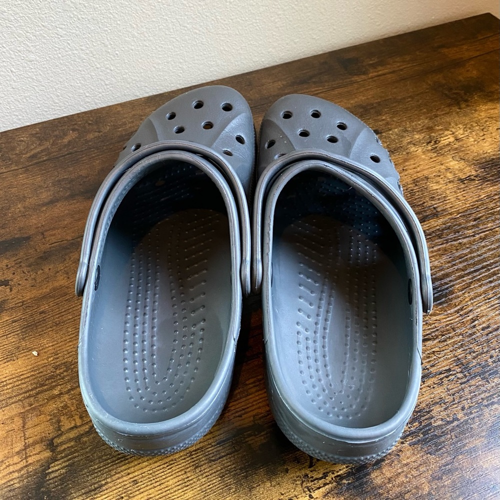 Like New Crocs M10 / W12 - Picture 6 of 6